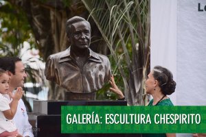 Escultura de Chespirito en Cancún