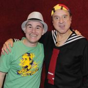 Ozi Júnior con Carlos Villagrán