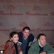 Alfonso Sagarmínaga con Chespirito y Florina