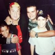Alejandro ER con Carlos Villagrán