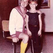 Carlos Villagrán con un fan ~ Galería Vecindad CH