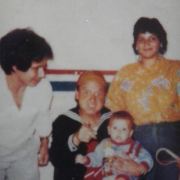 Mai Masis con Carlos Villagrán