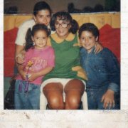 Diego Cerda con su familia y la Chilindrina