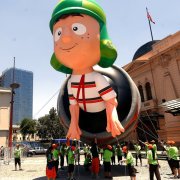 Homenaje al Chavo en Paris Parade 2015
