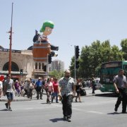 Homenaje al Chavo en Paris Parade 2015